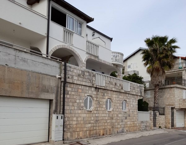 Apartments Ema i Neira